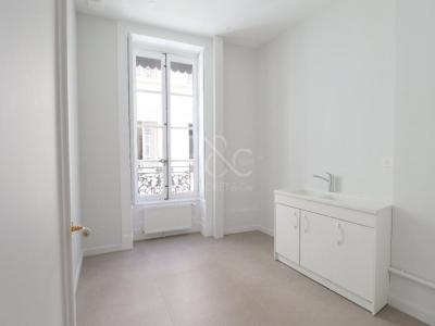For sale Lyon-2eme-arrondissement 3 rooms 69 m2 Rhone (69002) photo 1