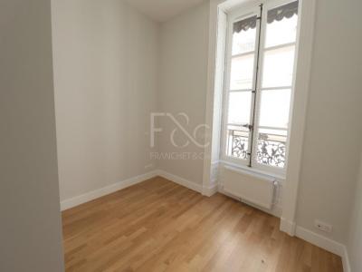 For sale Lyon-2eme-arrondissement 3 rooms 69 m2 Rhone (69002) photo 2
