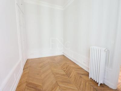 For sale Lyon-2eme-arrondissement 3 rooms 69 m2 Rhone (69002) photo 3