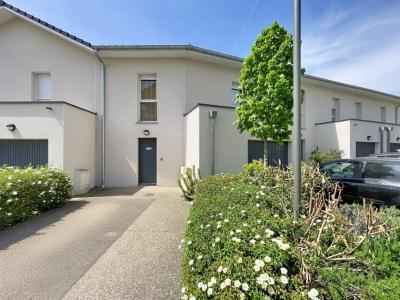 For sale Grigny 4 rooms 98 m2 Rhone (69520) photo 2