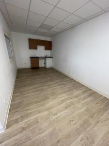 Louer Local commercial Izon 11880 euros
