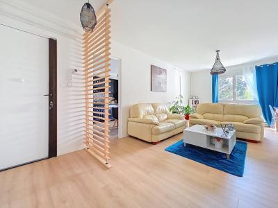 For sale Saint-priest 4 rooms 72 m2 Rhone (69800) photo 2