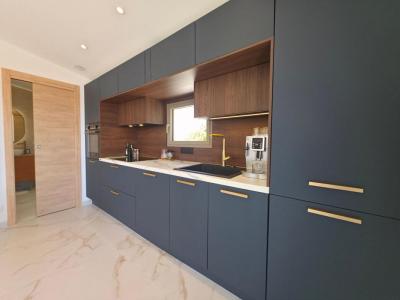 For sale Sanary-sur-mer 7 rooms 119 m2 Var (83110) photo 2