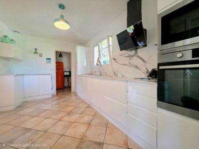 For sale Sanary-sur-mer 5 rooms 103 m2 Var (83110) photo 2