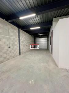 Louer Commerce 165 m2 Garde