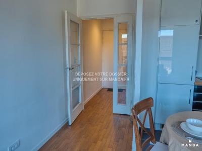 For rent Issy-les-moulineaux 2 rooms 43 m2 Hauts de Seine (92130) photo 2