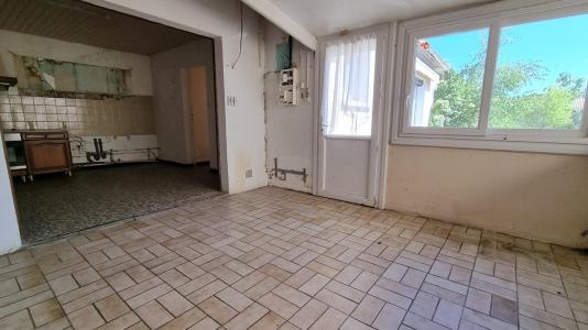 For sale Lucon 4 rooms 118 m2 Vendee (85400) photo 4