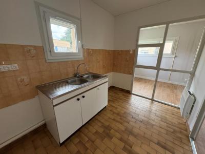 Louer Appartement 64 m2 Saint-benoit-du-sault