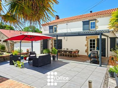 For sale Sainte-flaive-des-loups 11 rooms 299 m2 Vendee (85150) photo 2