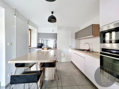 For sale Lucenay 6 rooms 140 m2 Rhone (69480) photo 2