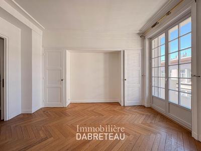 For rent Lyon-2eme-arrondissement 3 rooms 109 m2 Rhone (69002) photo 2