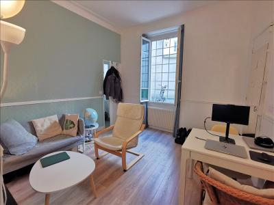 For rent Paris-18eme-arrondissement 2 rooms 29 m2 Paris (75018) photo 2