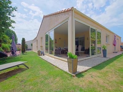 For sale 5 rooms 143 m2 Vendee (85340) photo 0