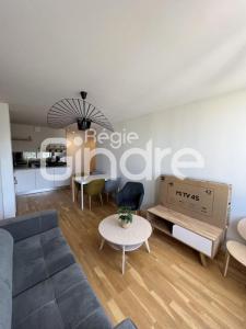 For rent Lyon-4eme-arrondissement 3 rooms 54 m2 Rhone (69004) photo 2