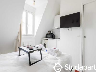 Louer Appartement 11 m2 Paris-8eme-arrondissement