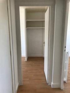 For sale Vannes 3 rooms 51 m2 Morbihan (56000) photo 2
