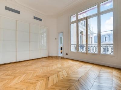 For rent Paris-8eme-arrondissement 8 rooms 337 m2 Paris (75008) photo 4