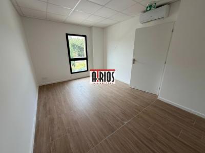 Louer Bureau 55 m2 Garde