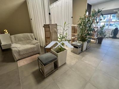 Acheter Commerce Possession 97875 euros