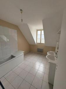 For rent Accolay DEUX-RIVIERES 5 rooms 106 m2 Yonne (89460) photo 4