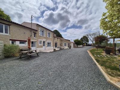 For sale VAL-DU-MIGNON 10 rooms 230 m2 Deux sevres (79360) photo 0