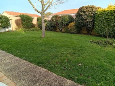 For sale PROXIMITE COMMERCES DE SU 4 rooms 90 m2 Vendee (85100) photo 2
