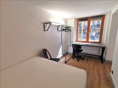 Louer Appartement Paris-10eme-arrondissement 793 euros