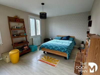 For sale Niort 4 rooms 102 m2 Deux sevres (79000) photo 2