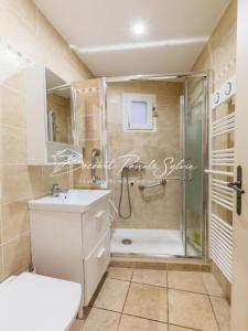 For sale Saint-saturnin-les-avignon 8 rooms 187 m2 Vaucluse (84450) photo 3