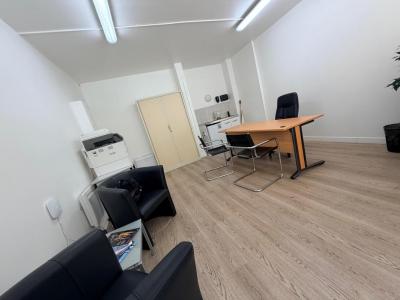 Annonce Location Local commercial Paris-17eme-arrondissement 75