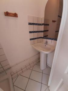 For rent Sezanne 1 room 28 m2 Marne (51120) photo 2