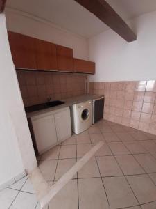 For rent Sezanne 1 room 28 m2 Marne (51120) photo 3