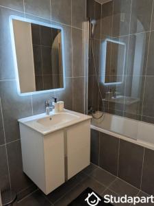 Louer Appartement Paris-15eme-arrondissement 1050 euros