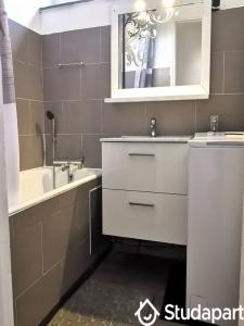 For rent Roubaix 1 room 12 m2 Nord (59100) photo 3
