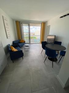 For rent Bron 5 rooms 69 m2 Rhone (69500) photo 0
