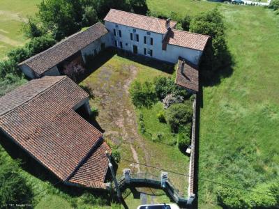 For sale Brettes RUFFEC 6 rooms 182 m2 Charente (16240) photo 0