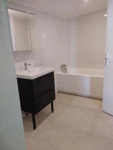 For rent Cissac-medoc 3 rooms 75 m2 Gironde (33250) photo 2
