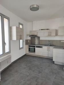 For rent 2 rooms 70 m2 Gard (30980) photo 2