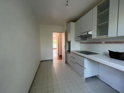 For rent BOIS LUZY 3 rooms 67 m2 Bouches du Rhone (13012) photo 4