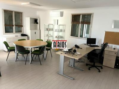 Louer Commerce 730 m2 Crau