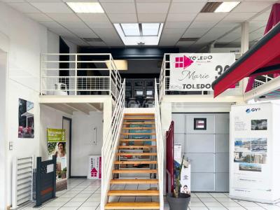 Louer Local commercial 157 m2 Lescar
