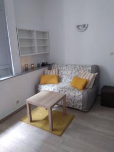 For rent Bordeaux 1 room 20 m2 Gironde (33000) photo 1