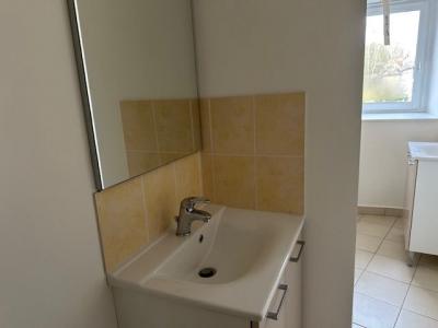 Louer Appartement  670 euros