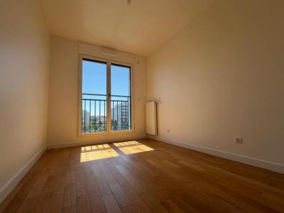 For rent Courbevoie 3 rooms 62 m2 Hauts de Seine (92400) photo 3