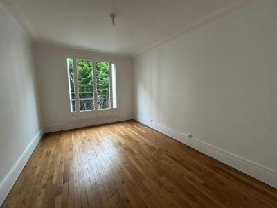 Louer Appartement 79 m2 Paris-18eme-arrondissement