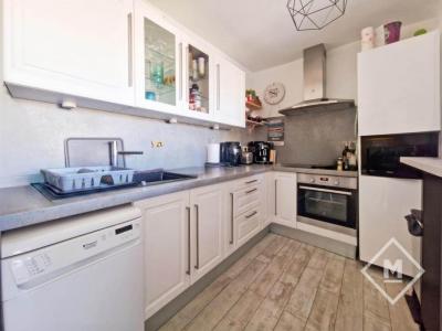 For sale Marseille-8eme-arrondissement 4 rooms 84 m2 Bouches du Rhone (13008) photo 3