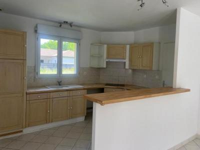 For rent Pian-medoc 4 rooms 75 m2 Gironde (33290) photo 1