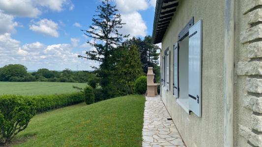 For sale Niort 5 rooms 120 m2 Deux sevres (79000) photo 2