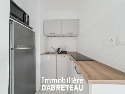 Louer Appartement Lyon-3eme-arrondissement 840 euros