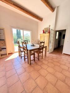 For sale CAMPAGNE 6 rooms 128 m2 Vaucluse (84190) photo 2